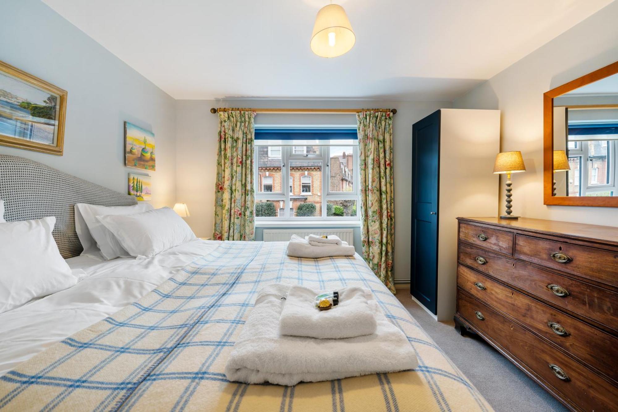 Bright & Cosy Gem ~ Battersea Park View ~ King Bed Daire Londra Dış mekan fotoğraf